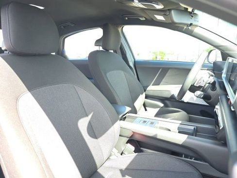 Used 2024 Hyundai Ioniq 6 SE RWD image 9