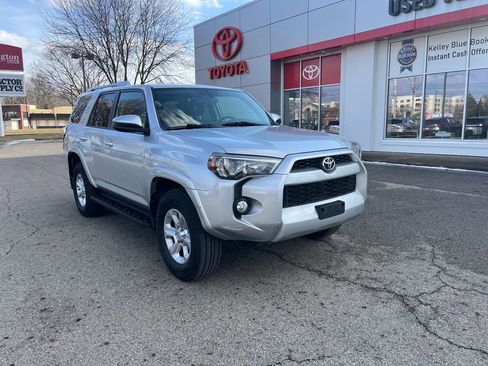 Used 2016 Toyota 4Runner SR5 image 7