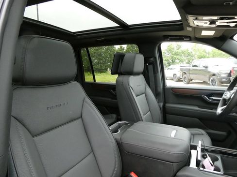 New 2026 GMC Yukon XL Denali w/ Denali Reserve Package AWD/4WD image 11