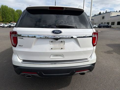 Used 2018 Ford Explorer XLT w/ Equipment Group 202A FWD image 4