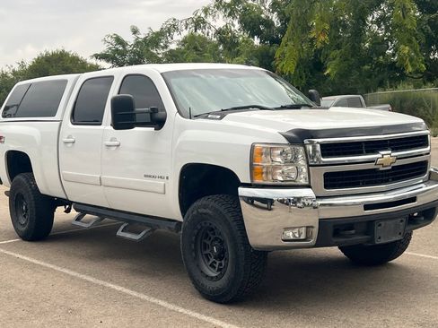 Used 2008 Chevrolet Silverado 2500 LTZ w/ Safety Package AWD/4WD image 2