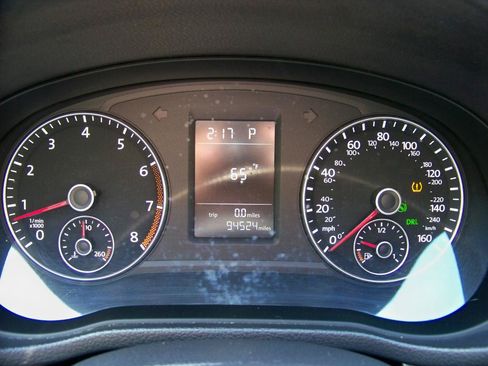 Used 2013 Volkswagen Passat 2.5 S FWD image 23