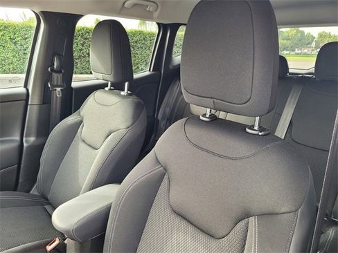 Used 2023 Jeep Renegade Altitude image 11