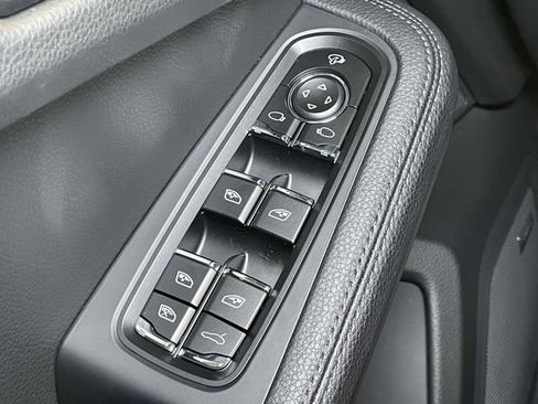 Certified 2026 Porsche Macan AWD/4WD image 35