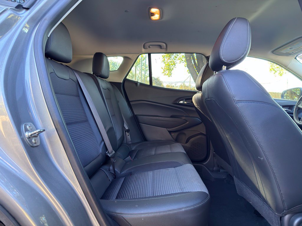 Used 2025 Chevrolet Trax LT FWD image 30