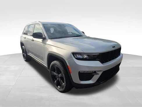 Used 2024 Jeep Grand Cherokee Limited w/ Black Appearance Package AWD/4WD image 7