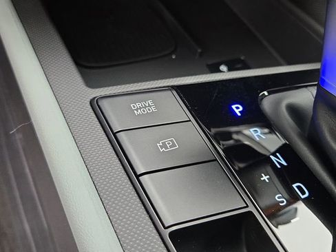 New 2025 Hyundai Elantra Limited image 16