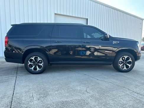 Used 2025 GMC Yukon XL AT4 w/ AT4 Premium Package AWD/4WD image 6