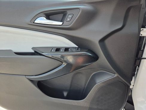 Used 2025 Chevrolet Trax LT w/ Driver Confidence Package image 20