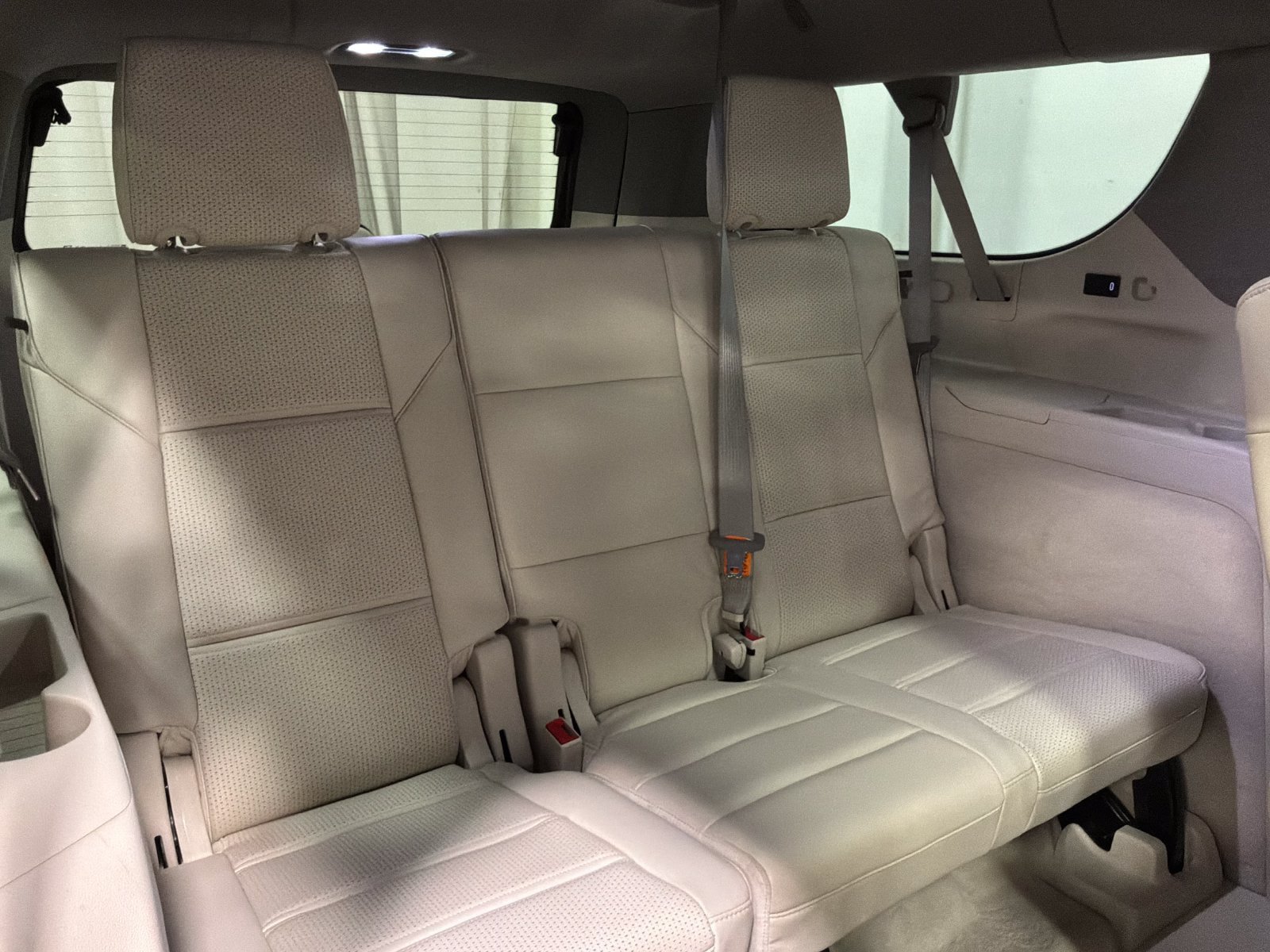 Used 2023 Cadillac Escalade ESV Premium Luxury Platinum AWD/4WD image 22