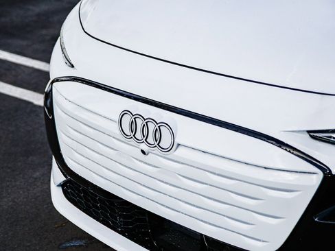 New 2025 Audi A6 e-tron Premium image 11