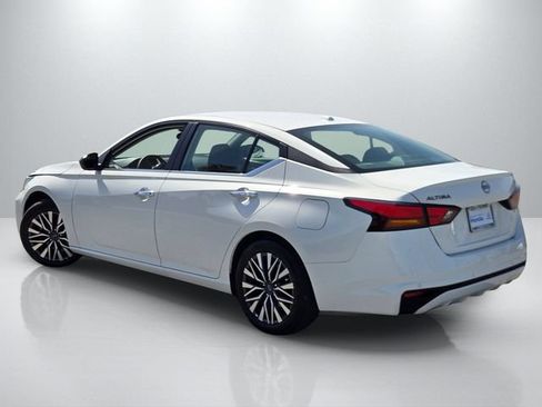 Used 2025 Nissan Altima 2.5 SV FWD image 6
