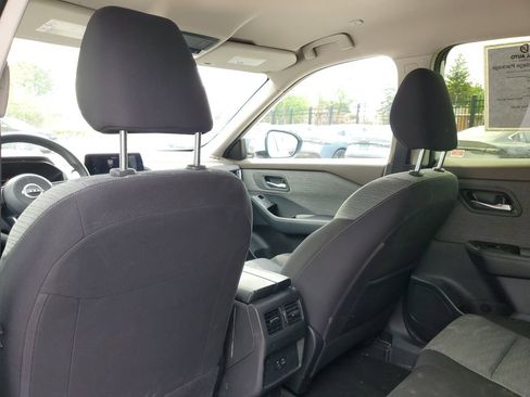 Used 2023 Nissan Rogue SV AWD/4WD image 9
