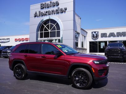 Used 2025 Jeep Grand Cherokee Altitude