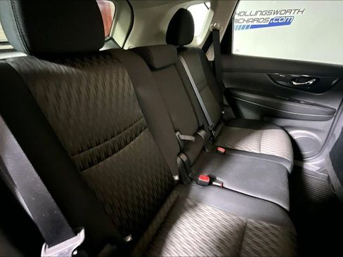 Used 2017 Nissan Rogue SV w/ SV Premium Package image 22