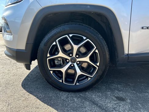 Used 2025 Jeep Compass Limited image 27