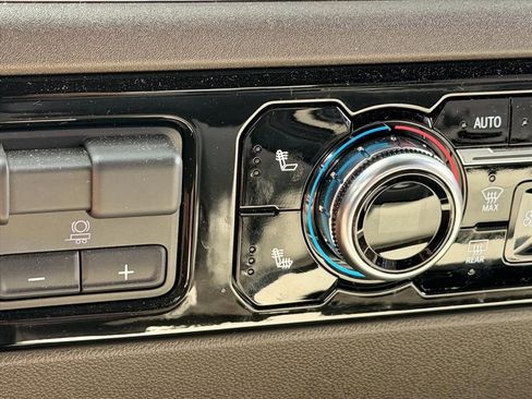 Used 2025 GMC Sierra 1500 SLE image 28