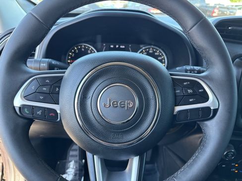 Used 2019 Jeep Renegade Latitude w/ Popular Equipment Group image 30