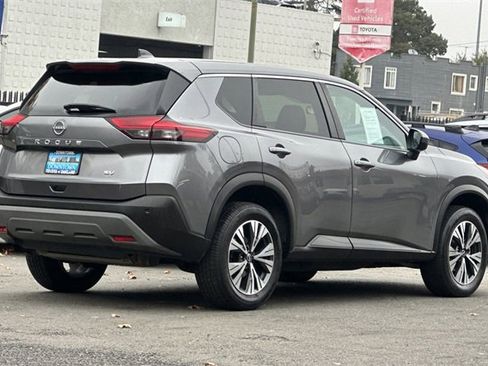 Used 2023 Nissan Rogue SV image 4