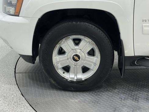 Used 2011 Chevrolet Avalanche LT w/ Suspension Package, Off-Road AWD/4WD image 31