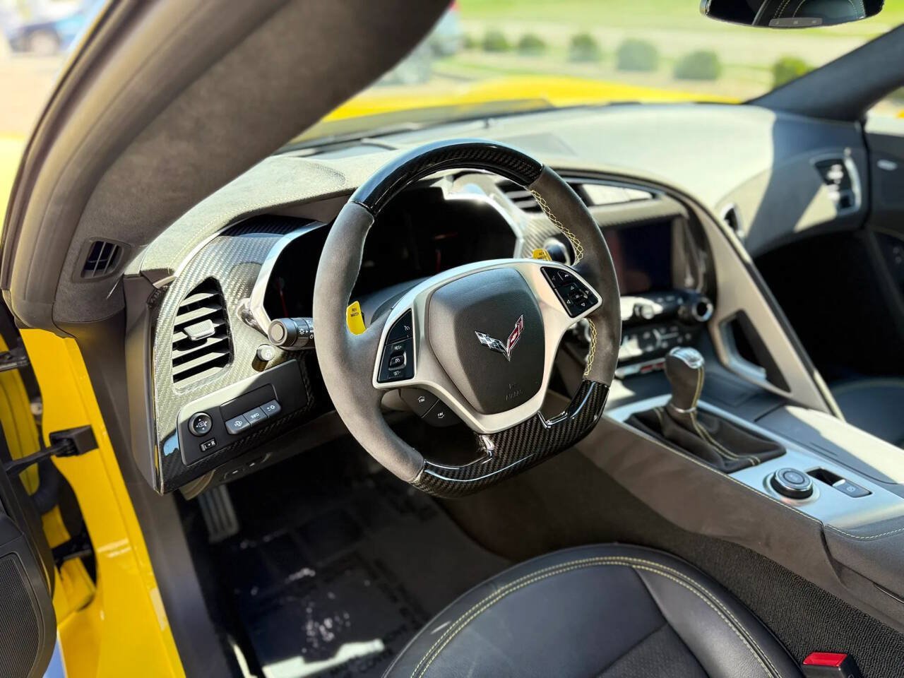 Used 2018 Chevrolet Corvette Z06 RWD image 11