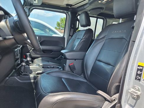 Used 2023 Jeep Wrangler Unlimited Sahara AWD/4WD image 6