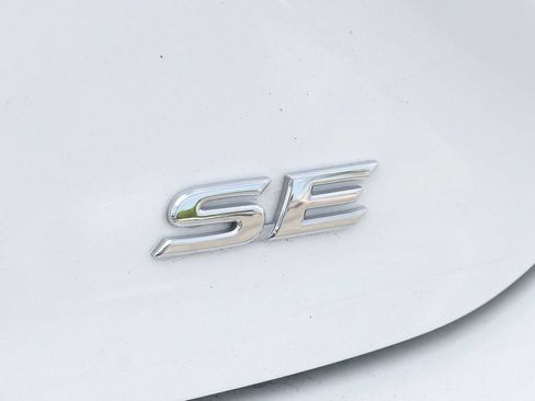 Used 2025 Toyota Camry SE FWD image 15