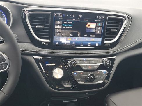 New 2026 Chrysler Pacifica Select image 14