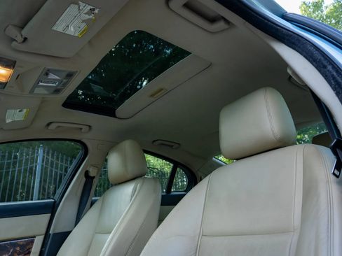 Used 2013 Jaguar XF RWD image 12
