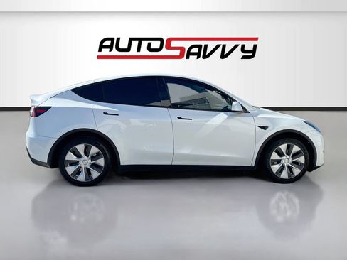 Used 2025 Tesla Model Y Long Range AWD/4WD image 8