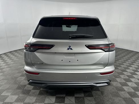 Used 2025 Mitsubishi Outlander SE FWD image 7