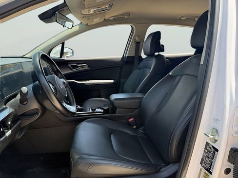 Used 2025 Kia Sportage EX FWD image 10