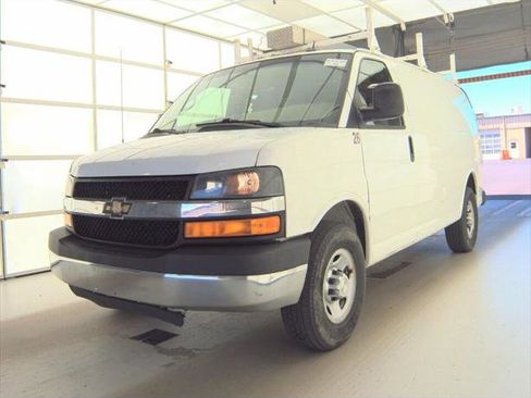 Used 2015 Chevrolet Express 3500 image 24
