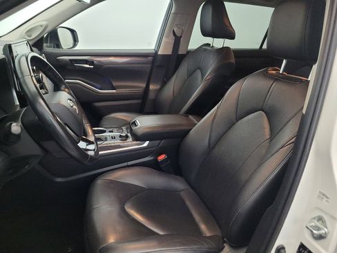 Used 2021 Toyota Highlander Limited image 17