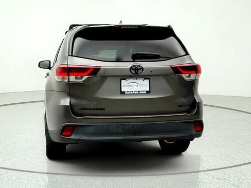 Used 2019 Toyota Highlander SE AWD/4WD image 6