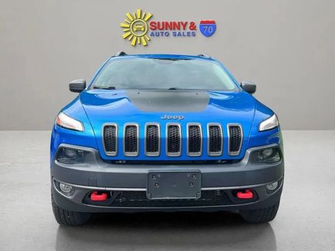 Used 2017 Jeep Cherokee Trailhawk w/ Cold Weather Group AWD/4WD image 3