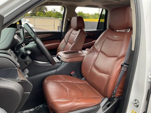 Used 2017 Cadillac Escalade Premium Luxury RWD image 18