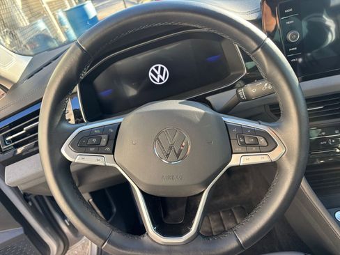 Used 2025 Volkswagen Jetta SE image 28