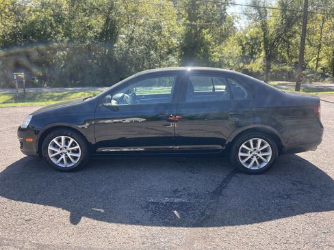 Used 2010 Volkswagen Jetta Limited Edition image 9