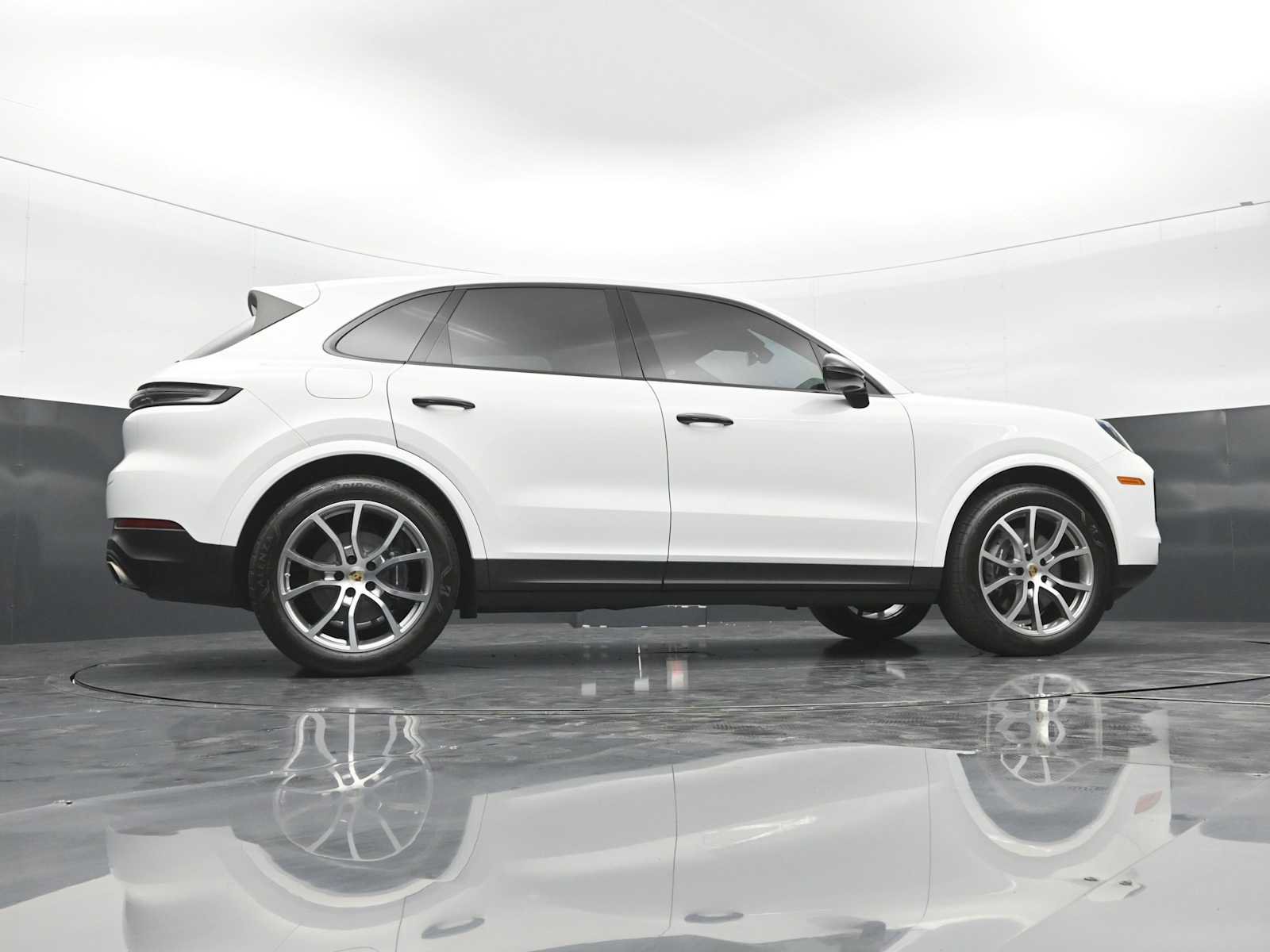 Certified 2024 Porsche Cayenne AWD/4WD image 43