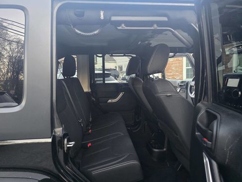 Used 2018 Jeep Wrangler Unlimited Sahara image 18