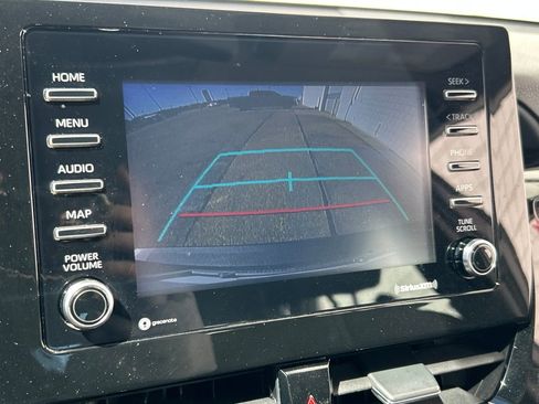 Used 2021 Toyota Camry SE image 10