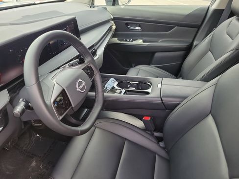 Used 2025 Nissan Murano SV AWD/4WD image 3
