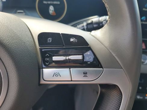 Used 2025 Hyundai Elantra SEL FWD image 19