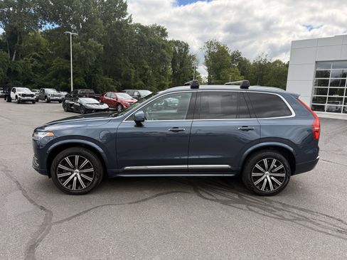 Used 2022 Volvo XC90 T8 Inscription image 2