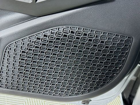 Used 2025 Toyota Tacoma SR image 19