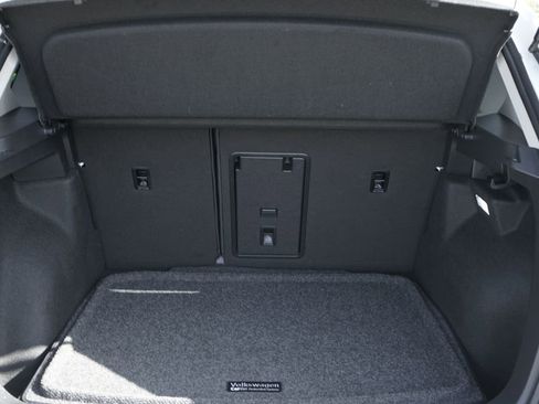 Used 2025 Volkswagen Taos SEL AWD/4WD image 8