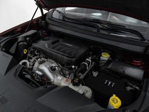 Used 2019 Jeep Cherokee Limited image 44