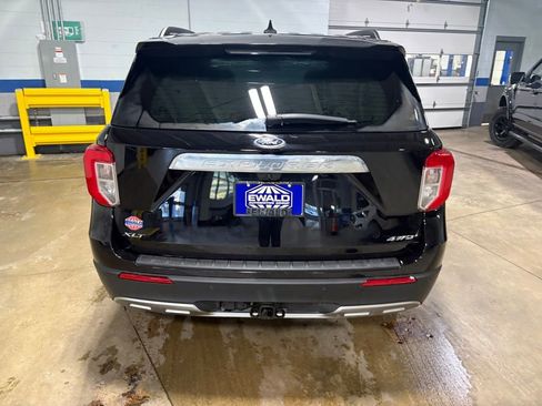 Used 2023 Ford Explorer XLT w/ Equipment Group 202A image 7