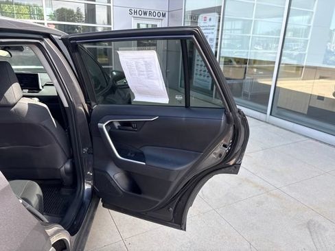 Used 2024 Toyota RAV4 LE AWD/4WD image 28
